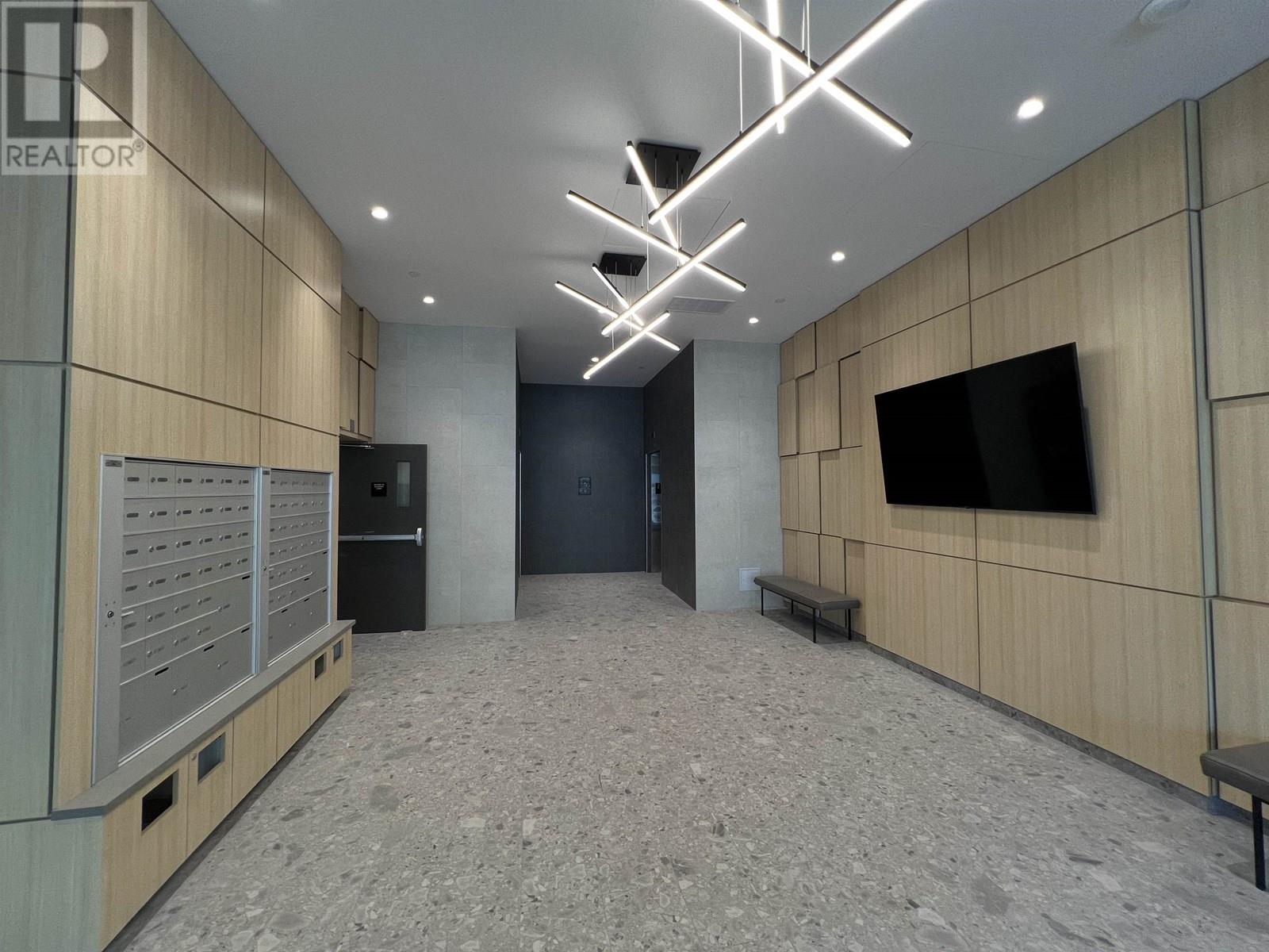 601 2992 Glen Drive, Coquitlam, British Columbia V3B 0B2 - Photo 13 - C8070169