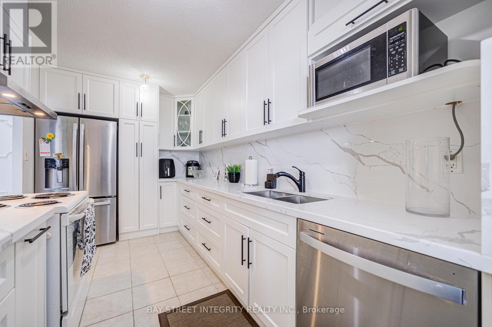 1403 - 1250 Bridletowne Circle, Toronto (L'amoreaux), Ontario  M1W 2V1 - Photo 12 - E12221823