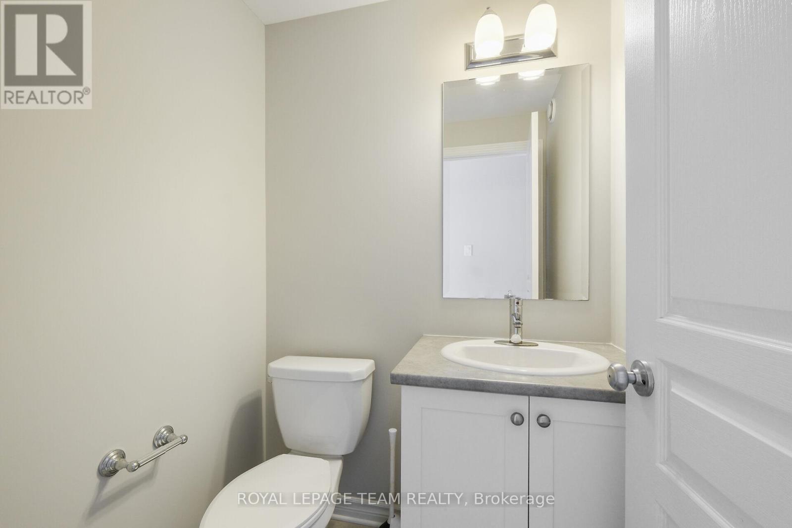 Property at 273 SHINLEAF CRESCENT image 5