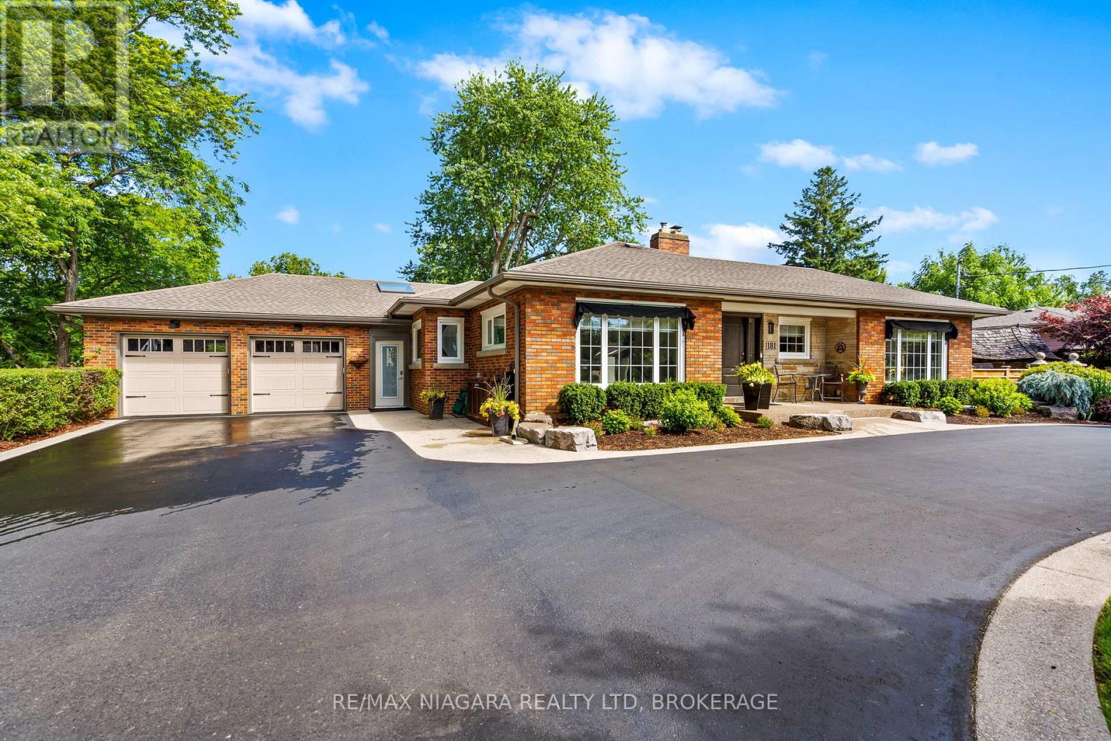 Property at 181 LAKESHORE ROAD image 2