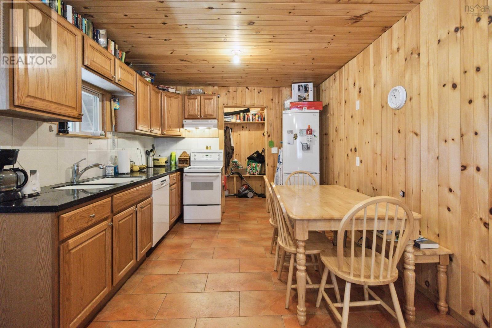 87 Edith's Point Road, South Brookfield, Nova Scotia  B0T 1K0 - Photo 2 - 202500734