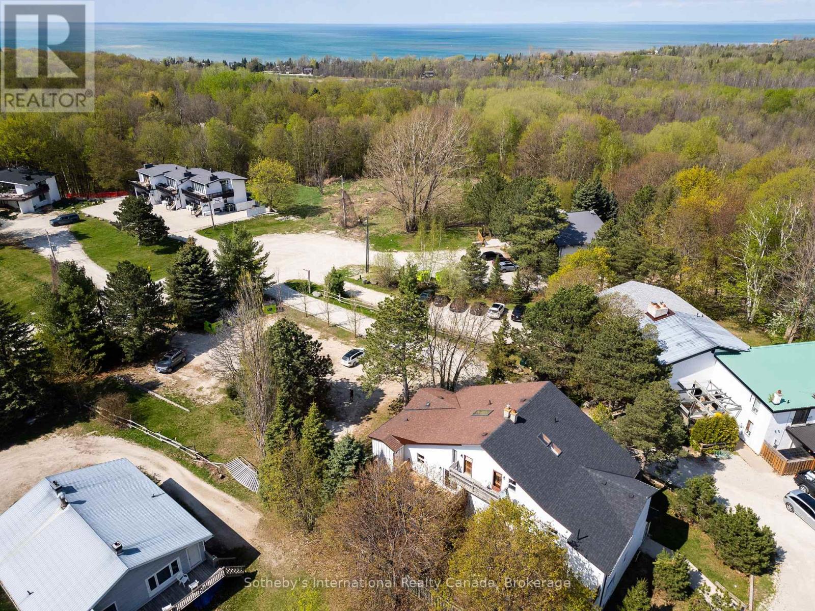 210 Arlberg Crescent, Blue Mountains, Ontario  L9Y 0M1 - Photo 12 - X12238925