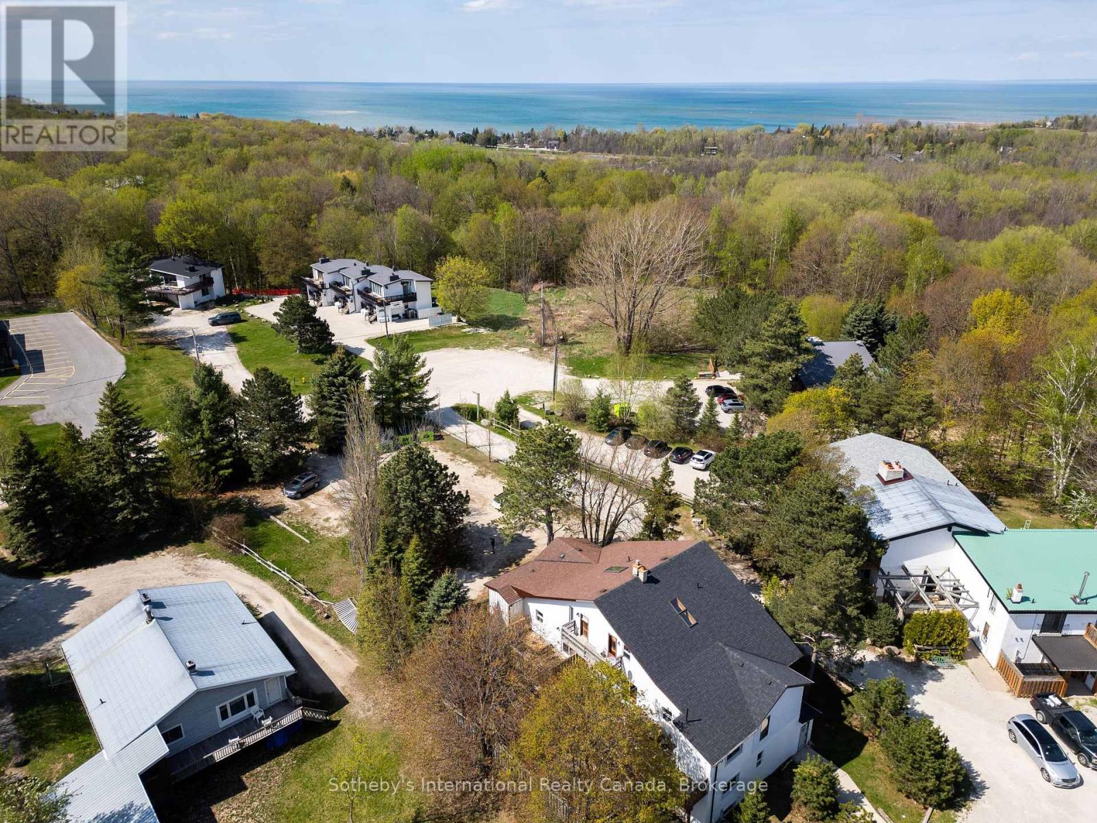 210 Arlberg Crescent, Blue Mountains, Ontario  L9Y 0M1 - Photo 13 - X12238925