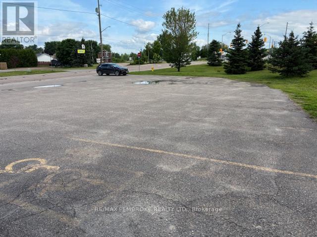 3 - 4 Doran Street, Petawawa, Ontario  K8H 1P5 - Photo 4 - X12238898