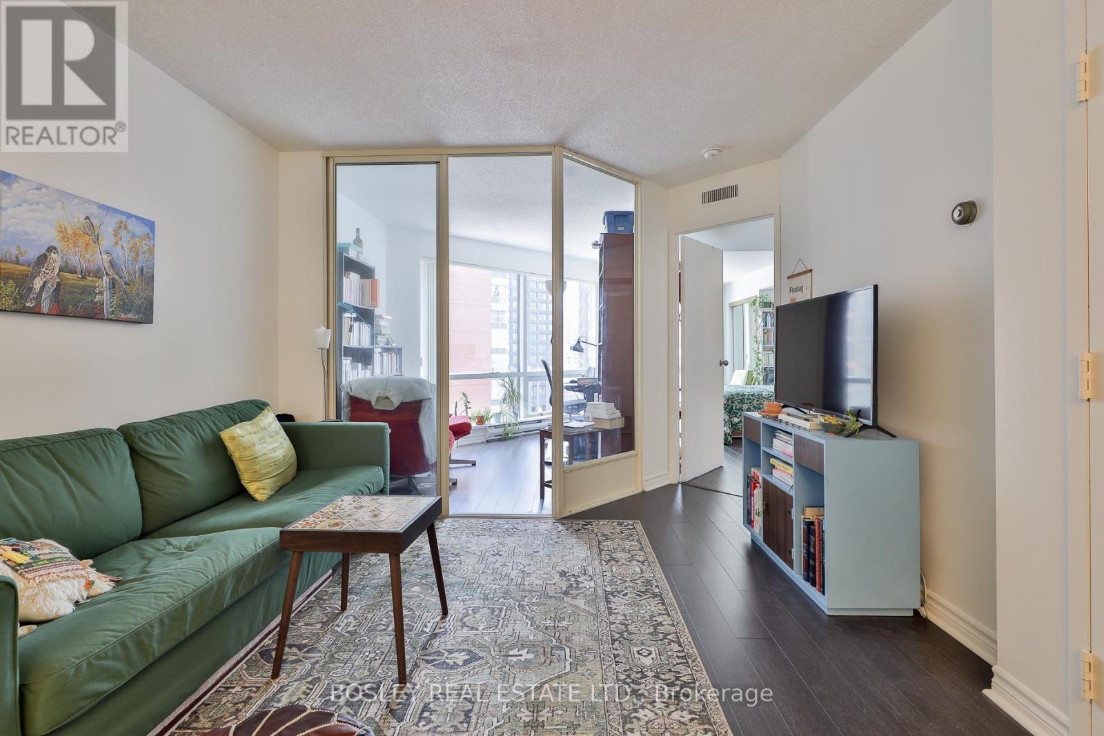 1008 - 1001 Bay Street, Toronto (Bay Street Corridor), Ontario  M5S 3A6 - Photo 13 - C12238903