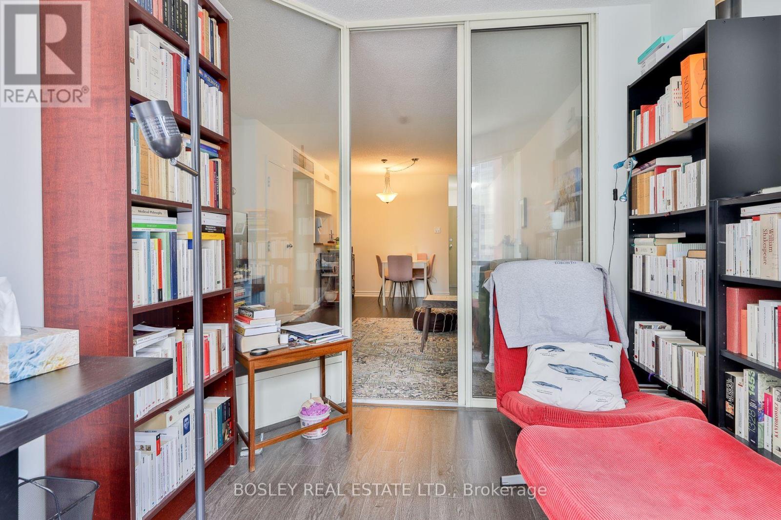 1008 - 1001 Bay Street, Toronto (Bay Street Corridor), Ontario  M5S 3A6 - Photo 15 - C12238903