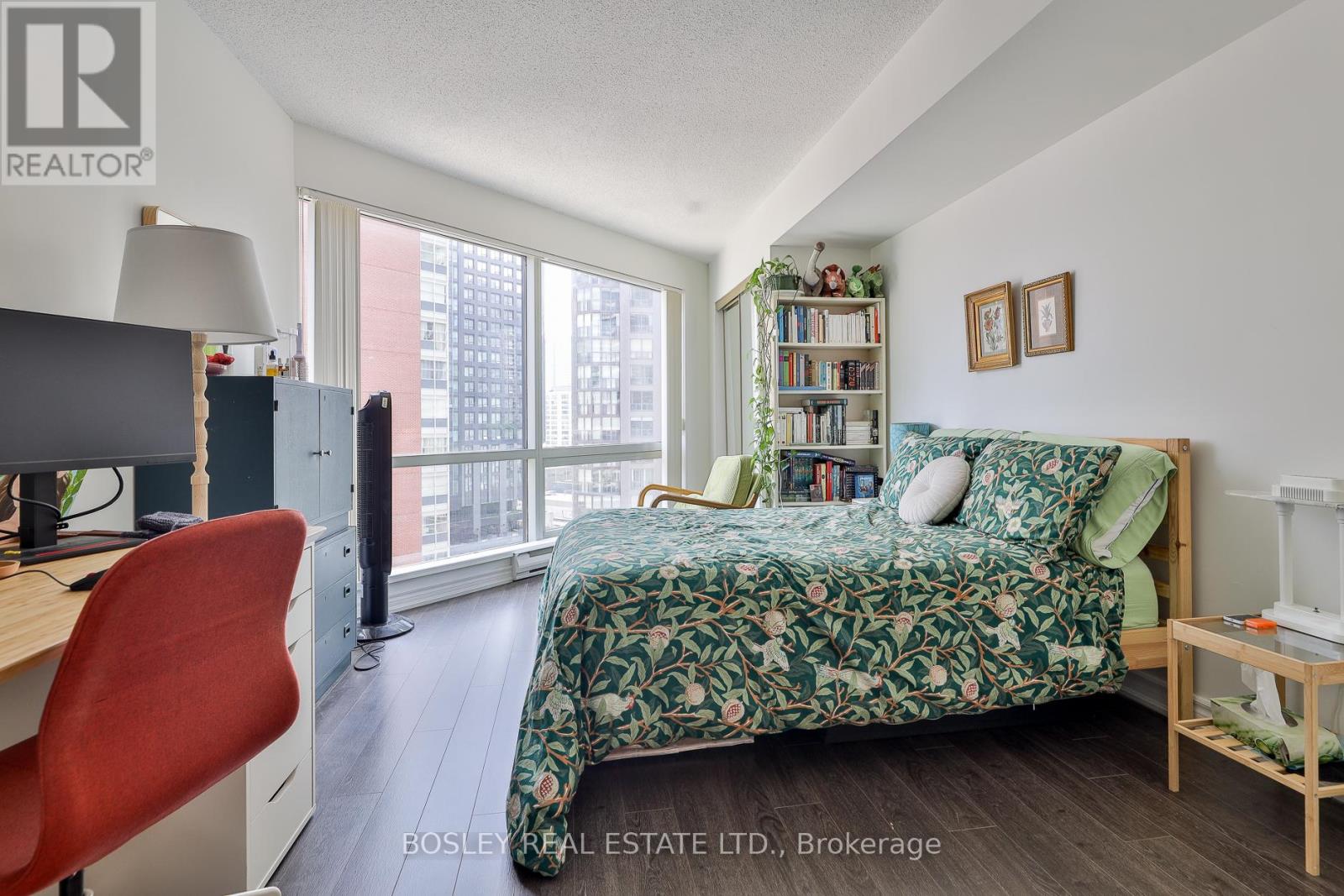 1008 - 1001 Bay Street, Toronto (Bay Street Corridor), Ontario  M5S 3A6 - Photo 16 - C12238903