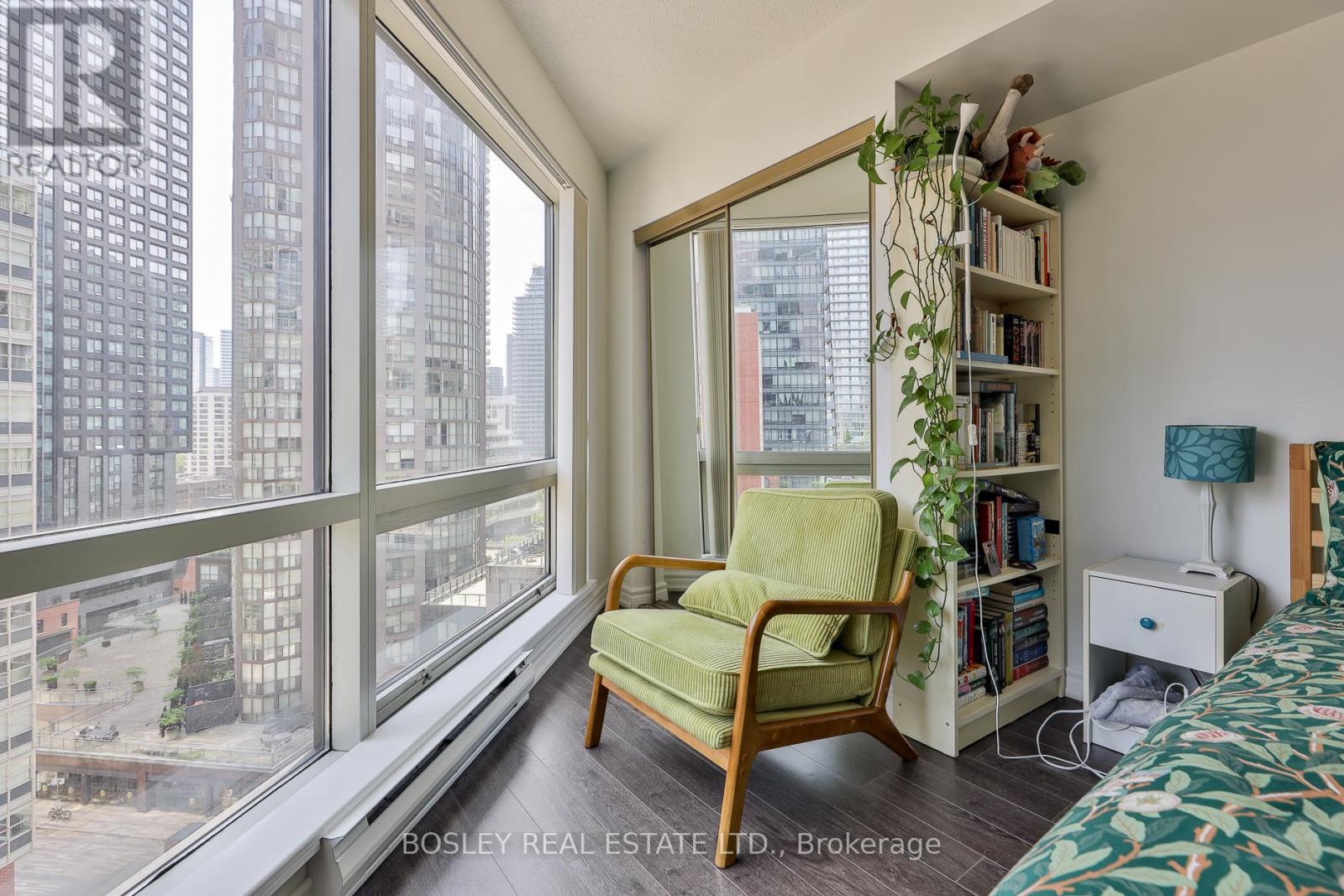 1008 - 1001 Bay Street, Toronto (Bay Street Corridor), Ontario  M5S 3A6 - Photo 17 - C12238903