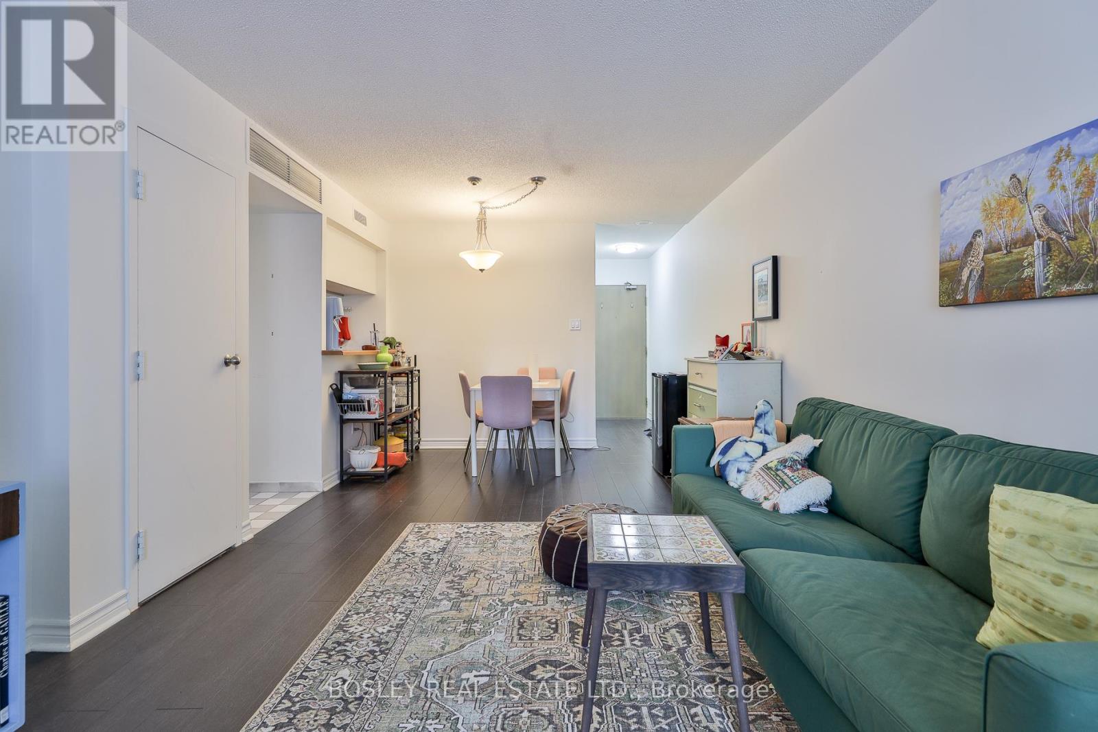1008 - 1001 Bay Street, Toronto (Bay Street Corridor), Ontario  M5S 3A6 - Photo 2 - C12238903