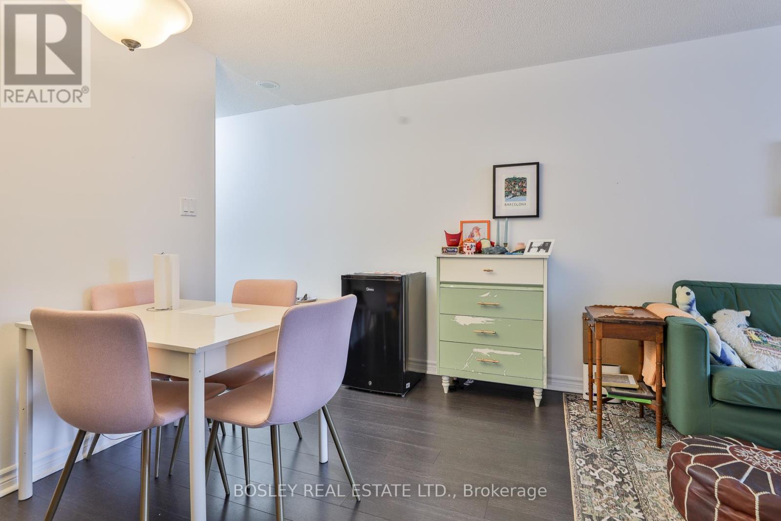 1008 - 1001 Bay Street, Toronto (Bay Street Corridor), Ontario  M5S 3A6 - Photo 5 - C12238903