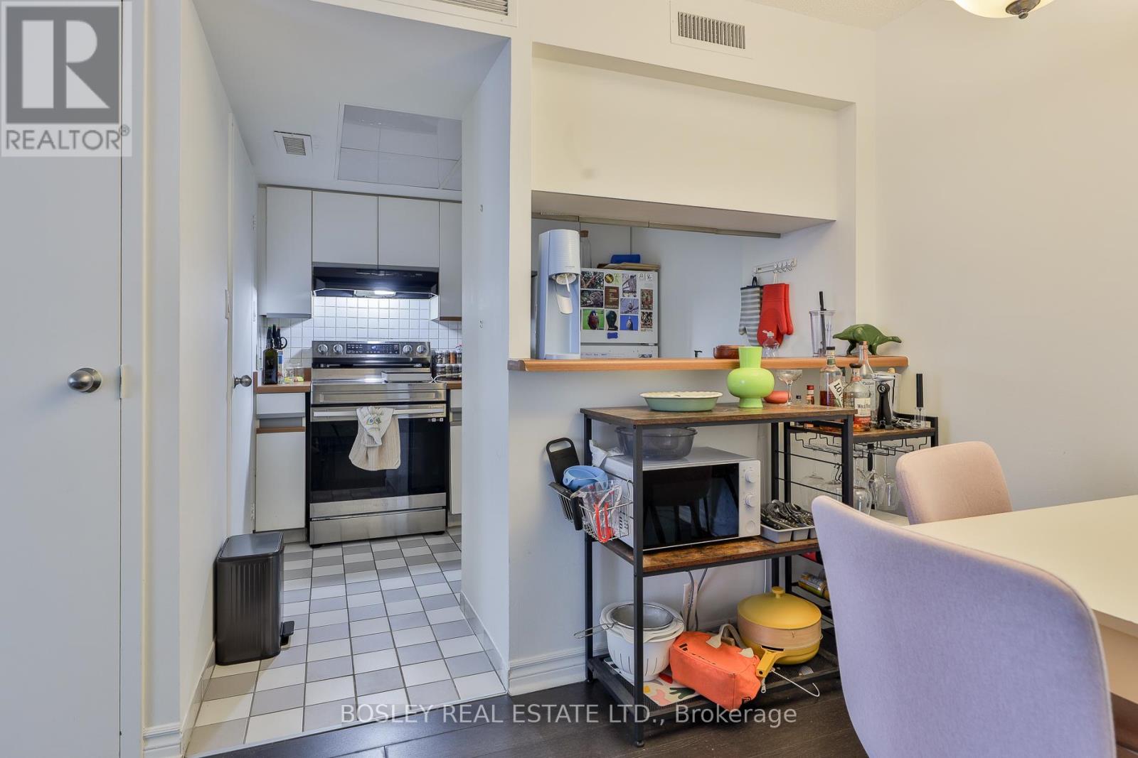 1008 - 1001 Bay Street, Toronto (Bay Street Corridor), Ontario  M5S 3A6 - Photo 6 - C12238903