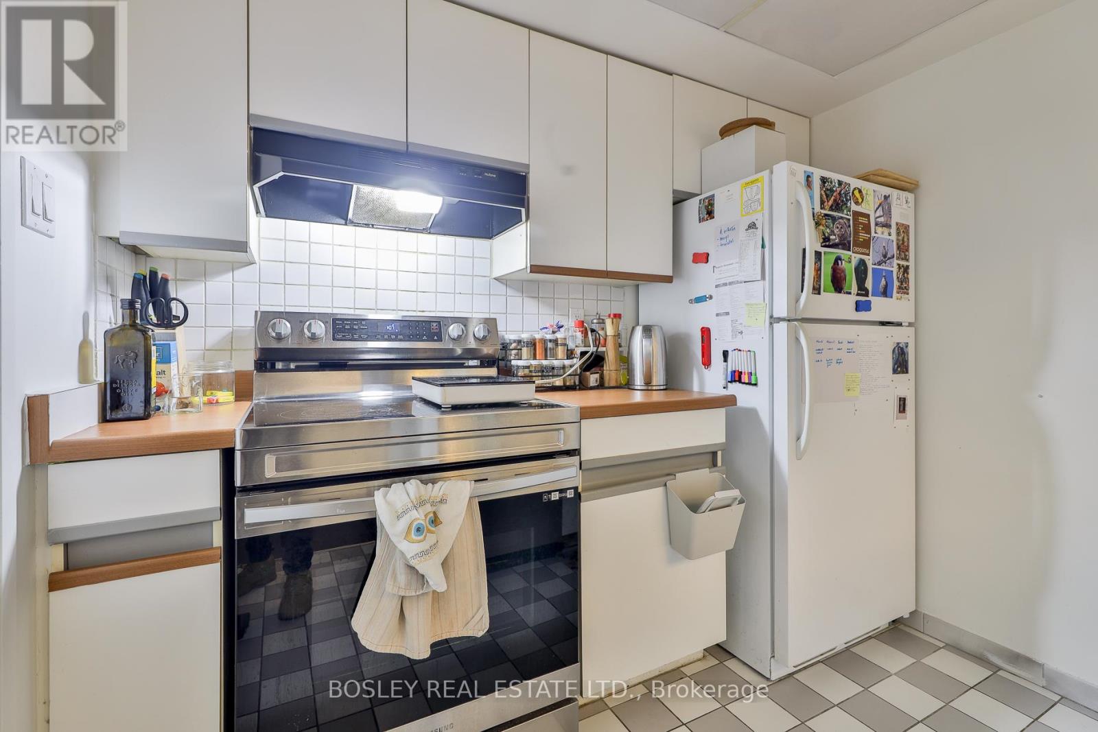 1008 - 1001 Bay Street, Toronto (Bay Street Corridor), Ontario  M5S 3A6 - Photo 7 - C12238903