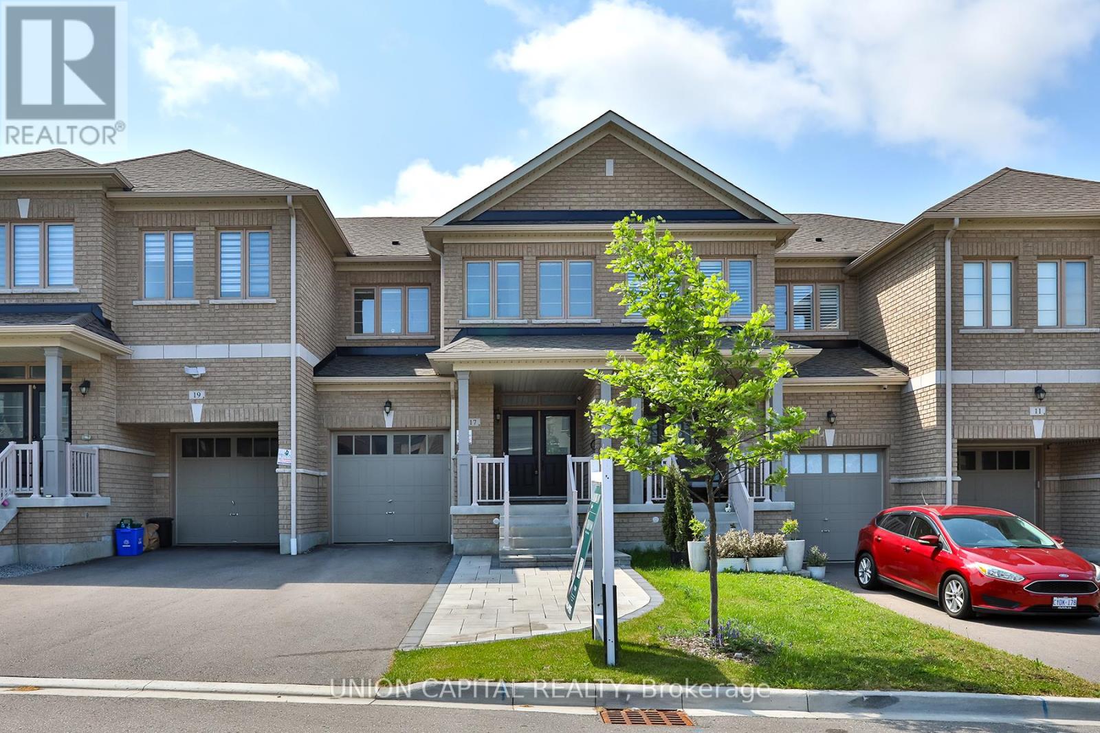 Property at 17 MARKVIEW ROAD image 2