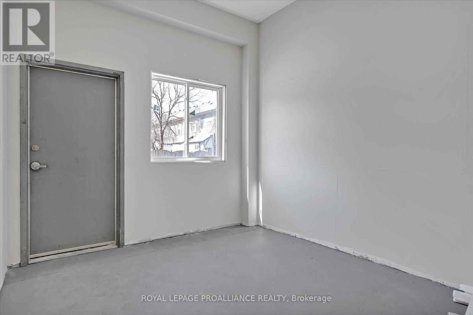 255 Mcdonnel Street, Peterborough, Ontario  K9H 2W2 - Photo 11 - X12238955