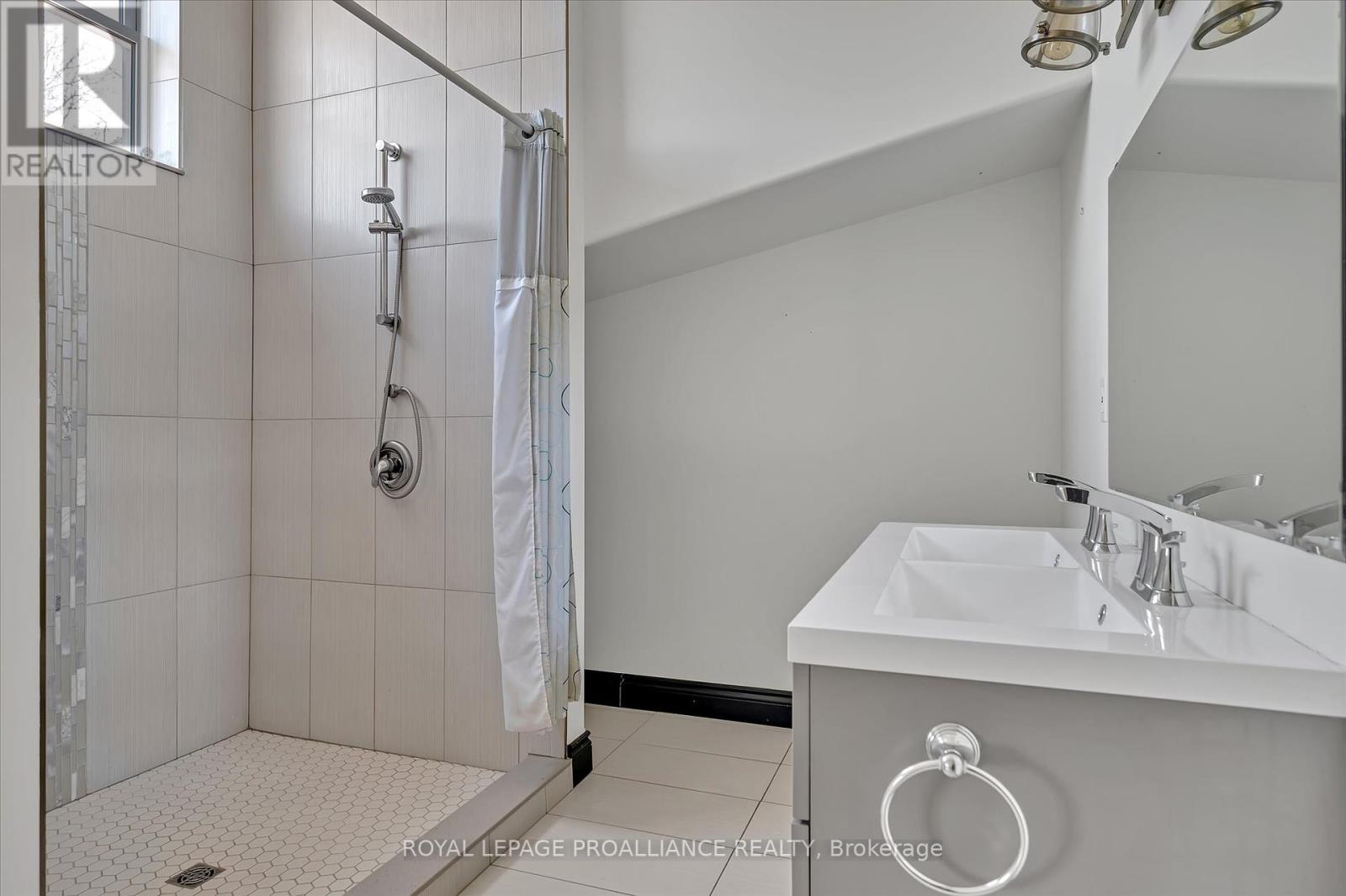 255 Mcdonnel Street, Peterborough, Ontario  K9H 2W2 - Photo 31 - X12238955