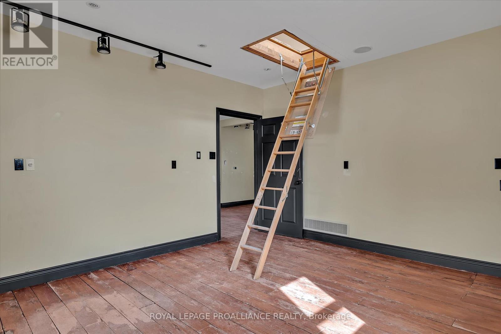 255 Mcdonnel Street, Peterborough, Ontario  K9H 2W2 - Photo 48 - X12238955