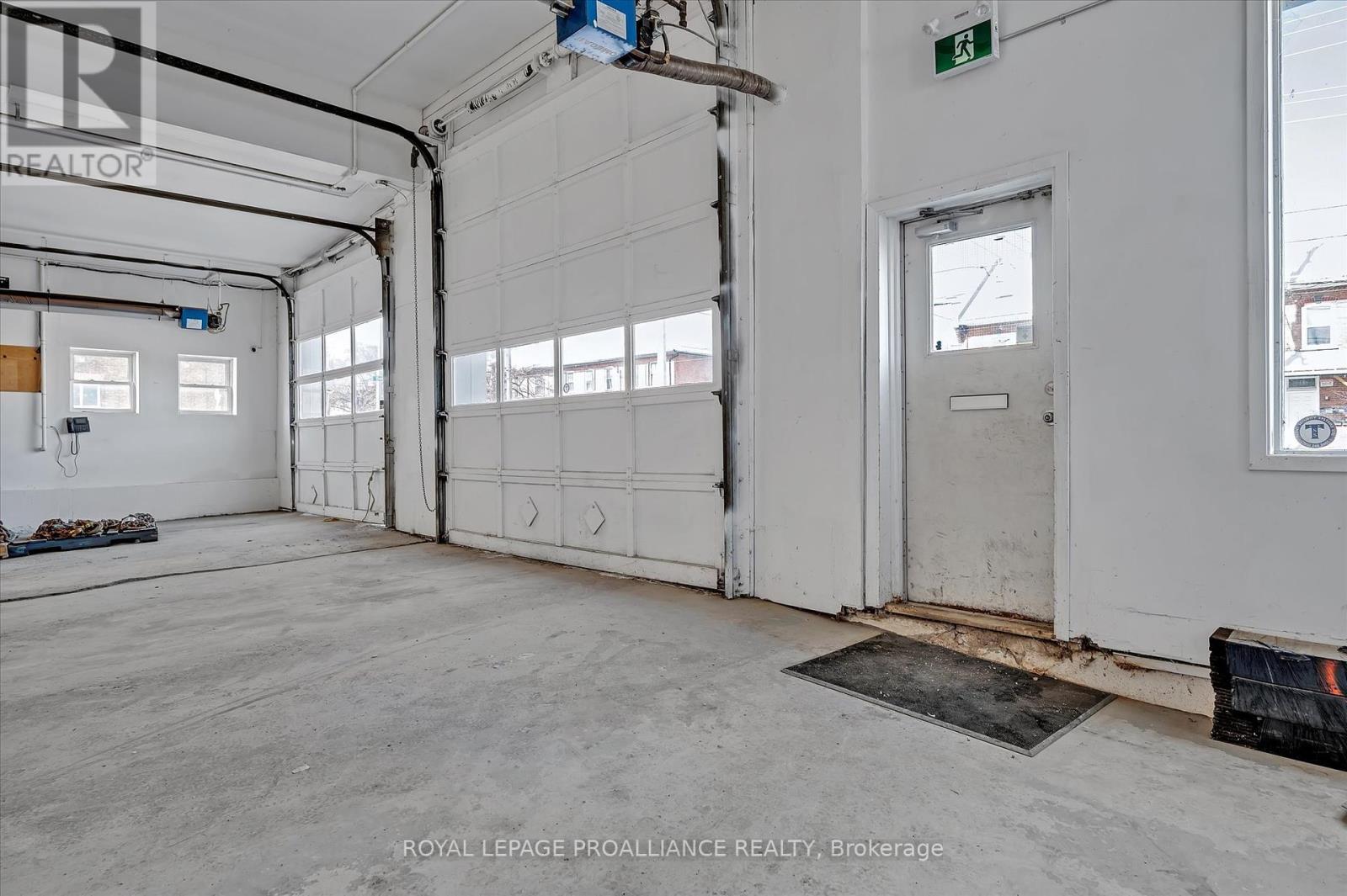 255 Mcdonnel Street, Peterborough, Ontario  K9H 2W2 - Photo 6 - X12238955