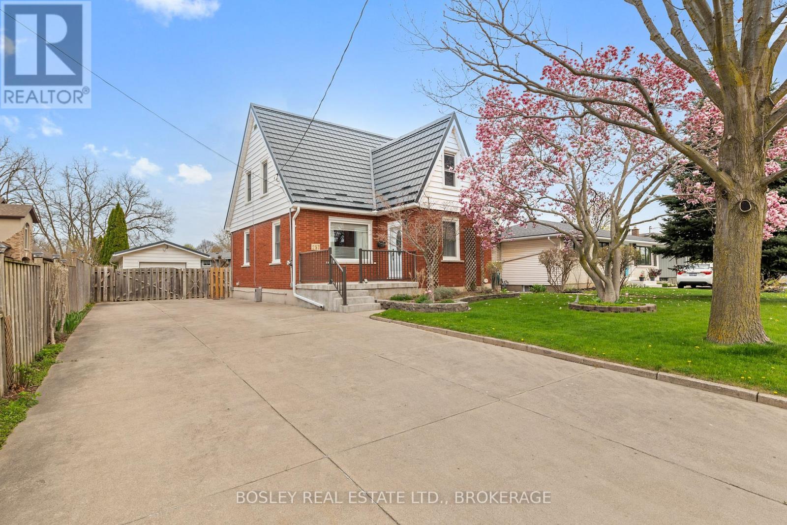 Property at 257 LAKESHORE ROAD image 1