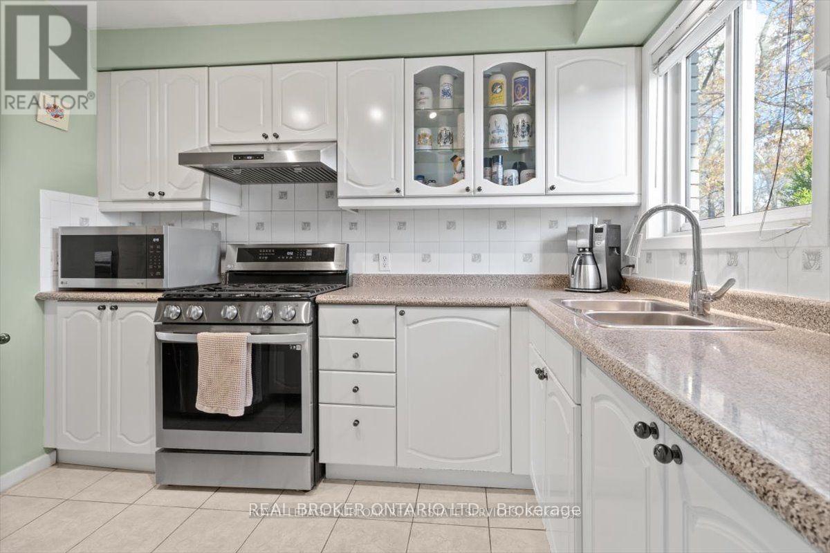 Property at 2 - 11 COLMAR PLACE image 4