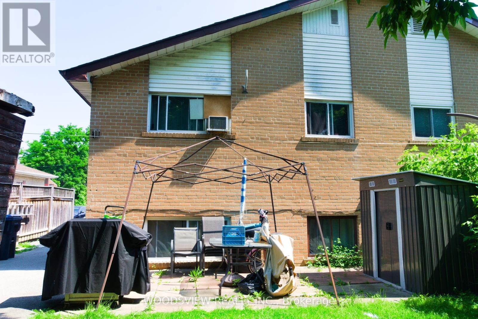 56 Lightwood Drive, Toronto, Ontario  M9V 2Z2 - Photo 11 - W12235854