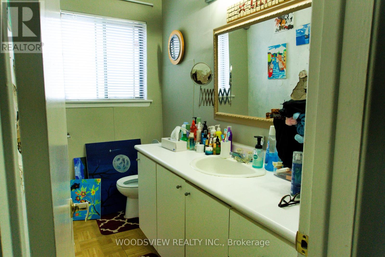 56 Lightwood Drive, Toronto, Ontario  M9V 2Z2 - Photo 6 - W12235854
