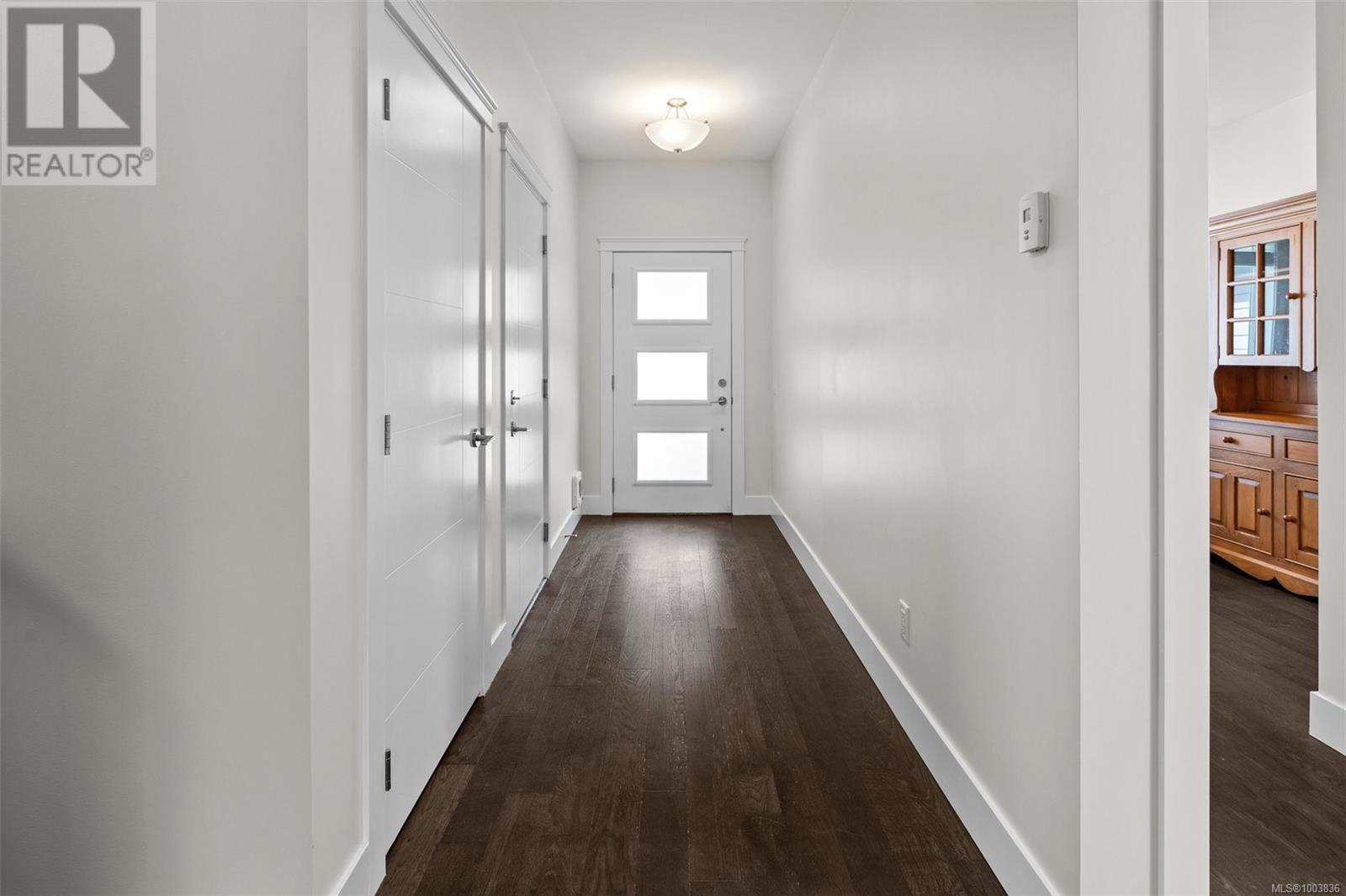 Property at 910 Ancona Ave image 5