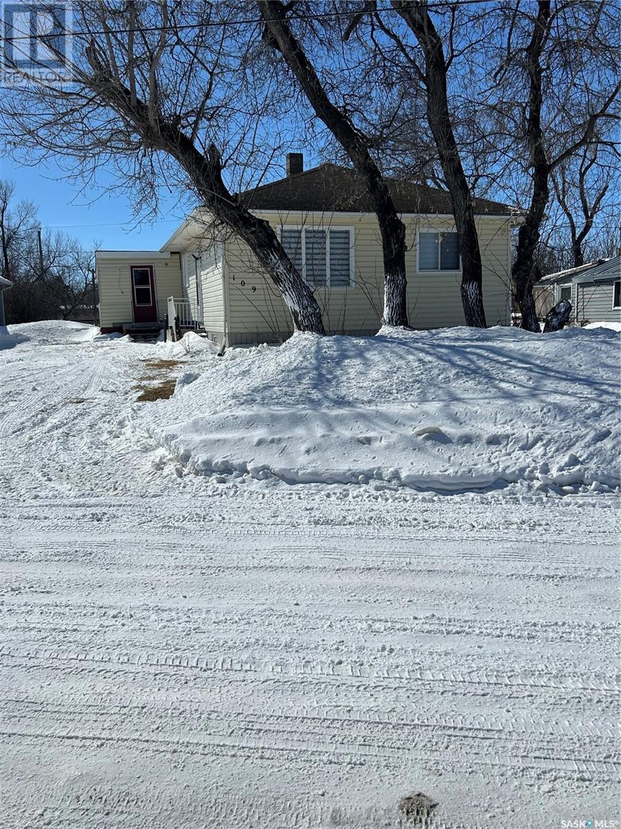 109 1st Avenue Nw, Ituna, Saskatchewan  S0A 1N0 - Photo 3 - SK001651