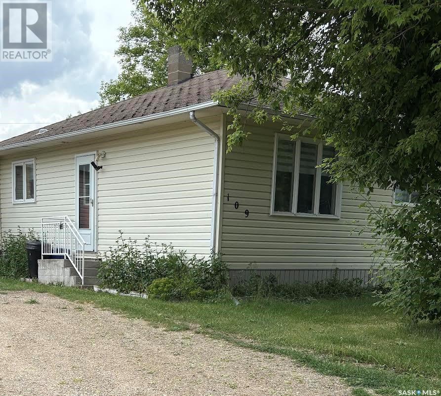 109 1st Avenue Nw, Ituna, Saskatchewan  S0A 1N0 - Photo 1 - SK001651