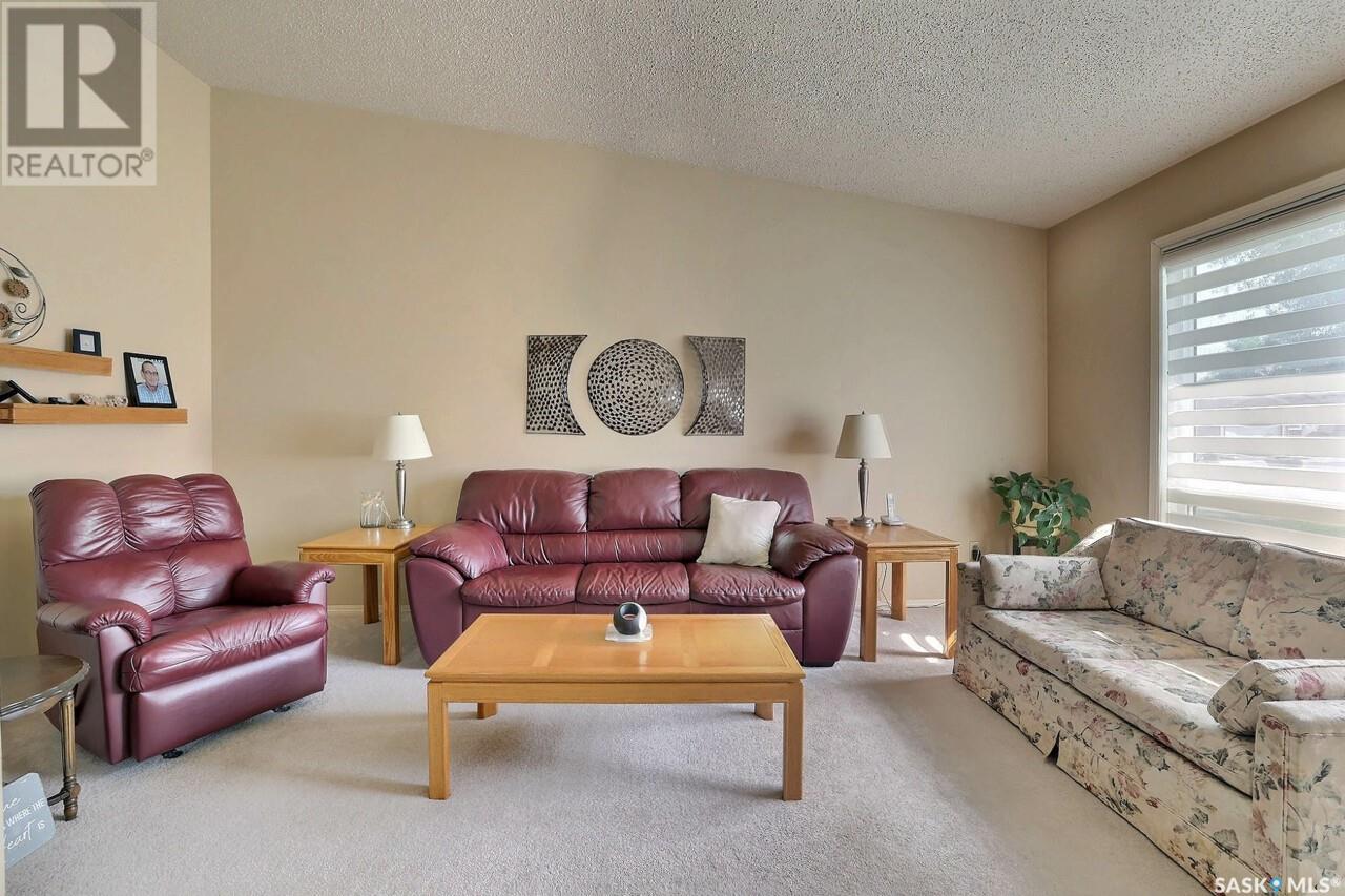 Property at 1214 Butterfield CRESCENT N image 4