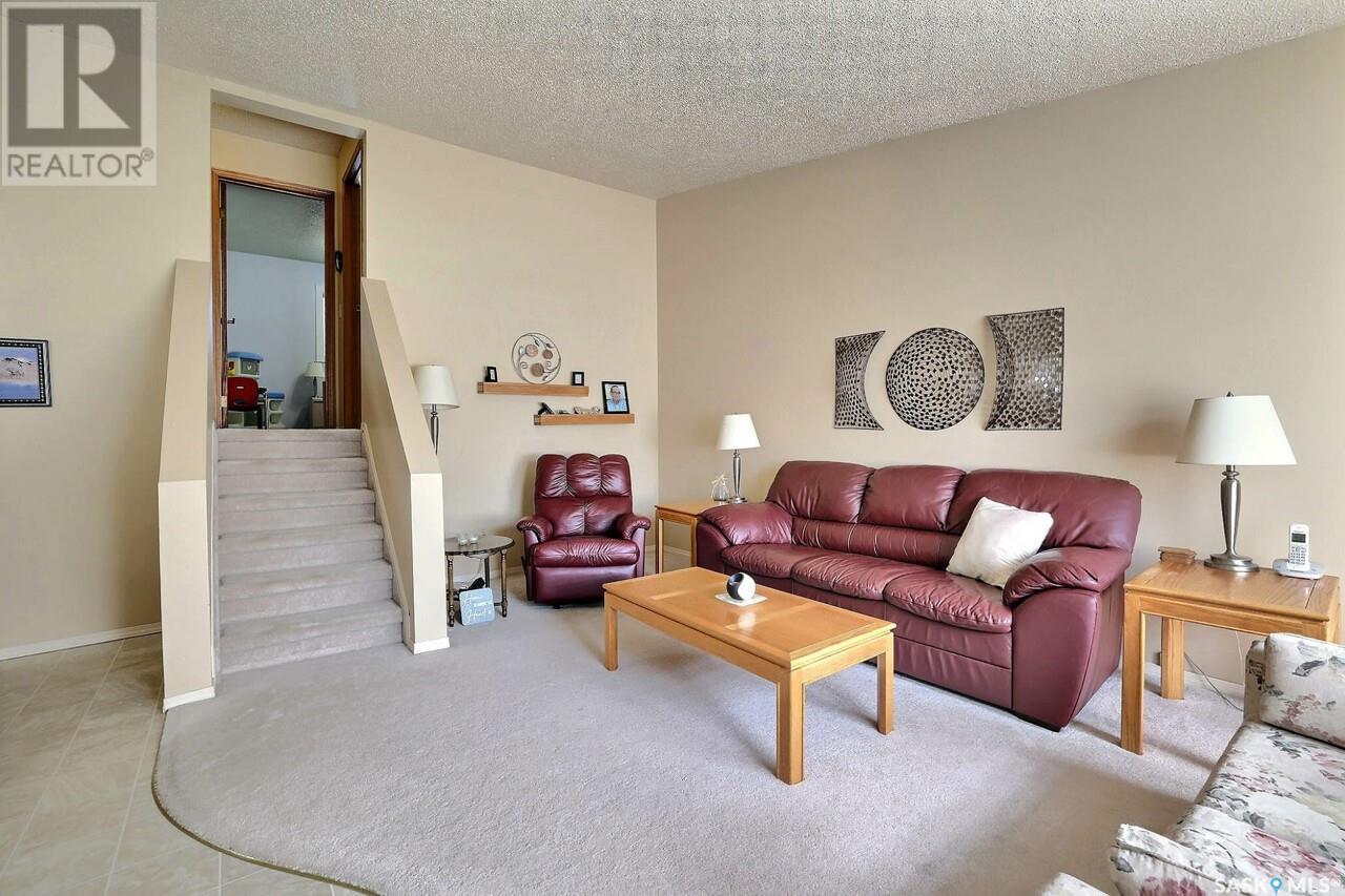 Property at 1214 Butterfield CRESCENT N image 5
