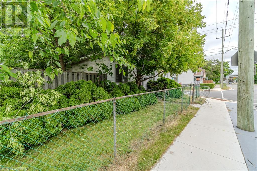 Property at 284 RAWDON Street image 5