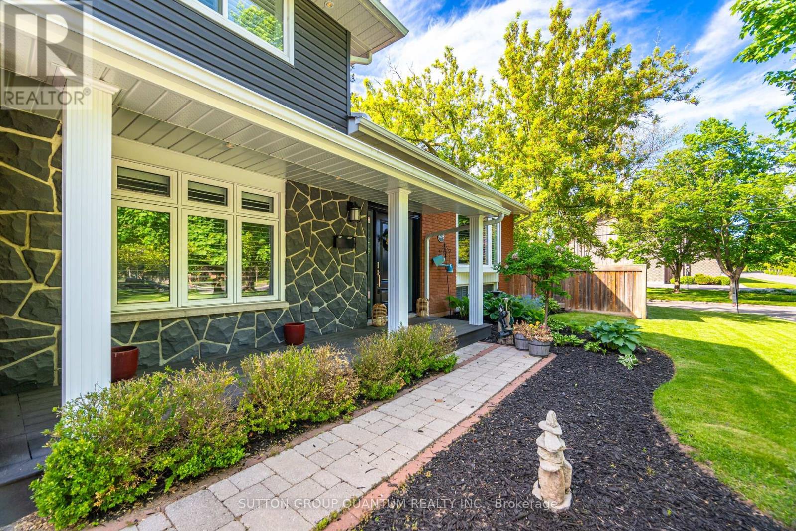 Property at 608 ROSEDALE CRESCENT image 3