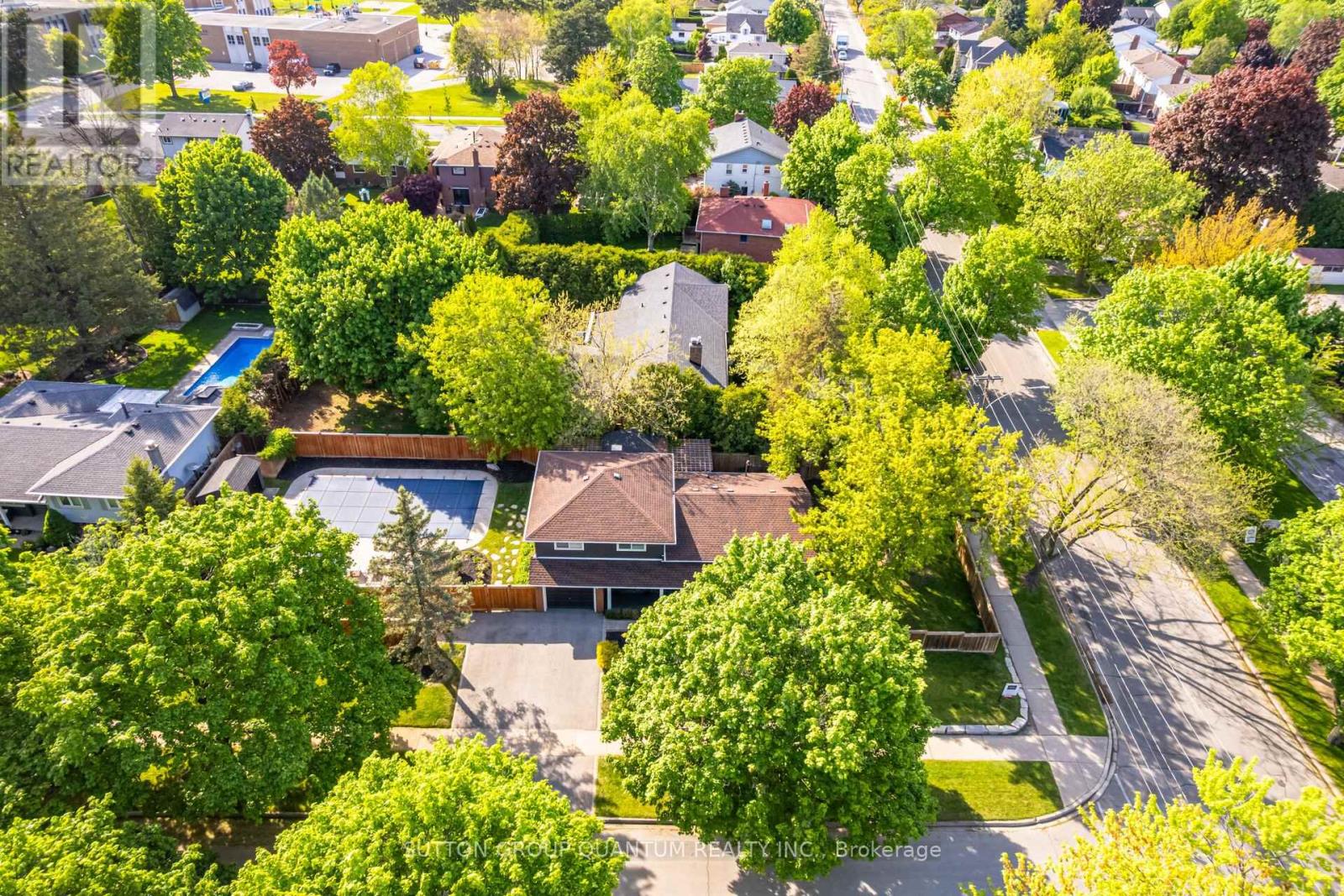 Property at 608 ROSEDALE CRESCENT image 4