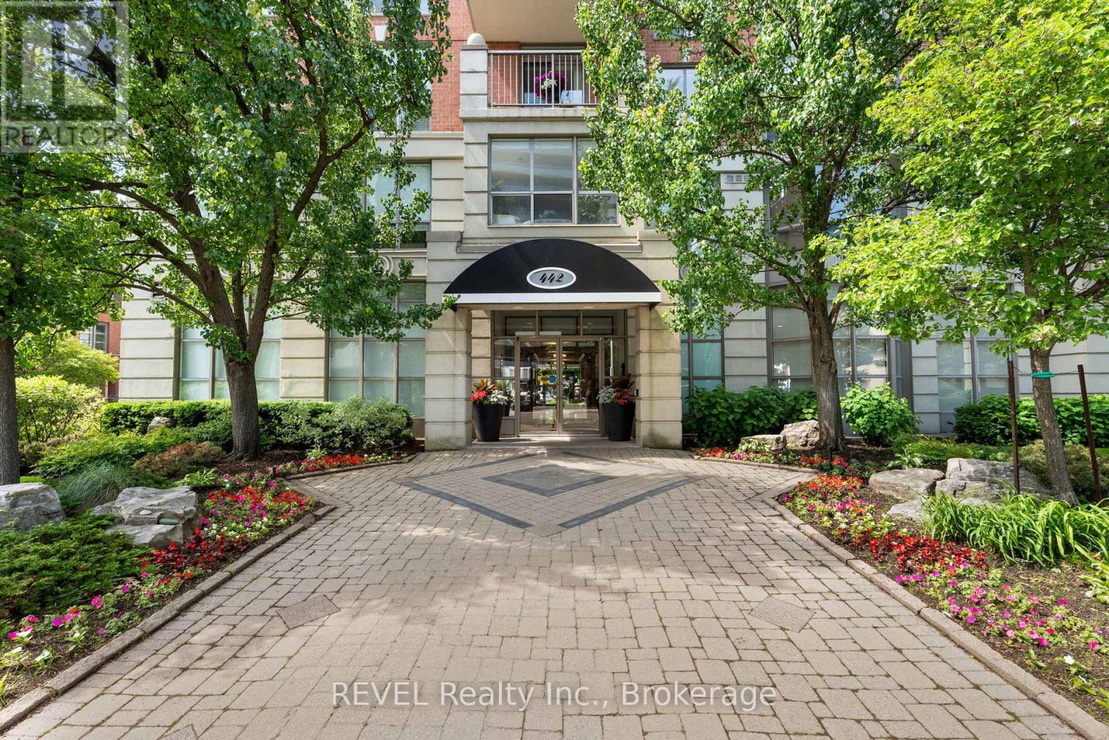 905 - 442 Maple Avenue, Burlington (Brant), Ontario  L7S 2L7 - Photo 1 - W12239029