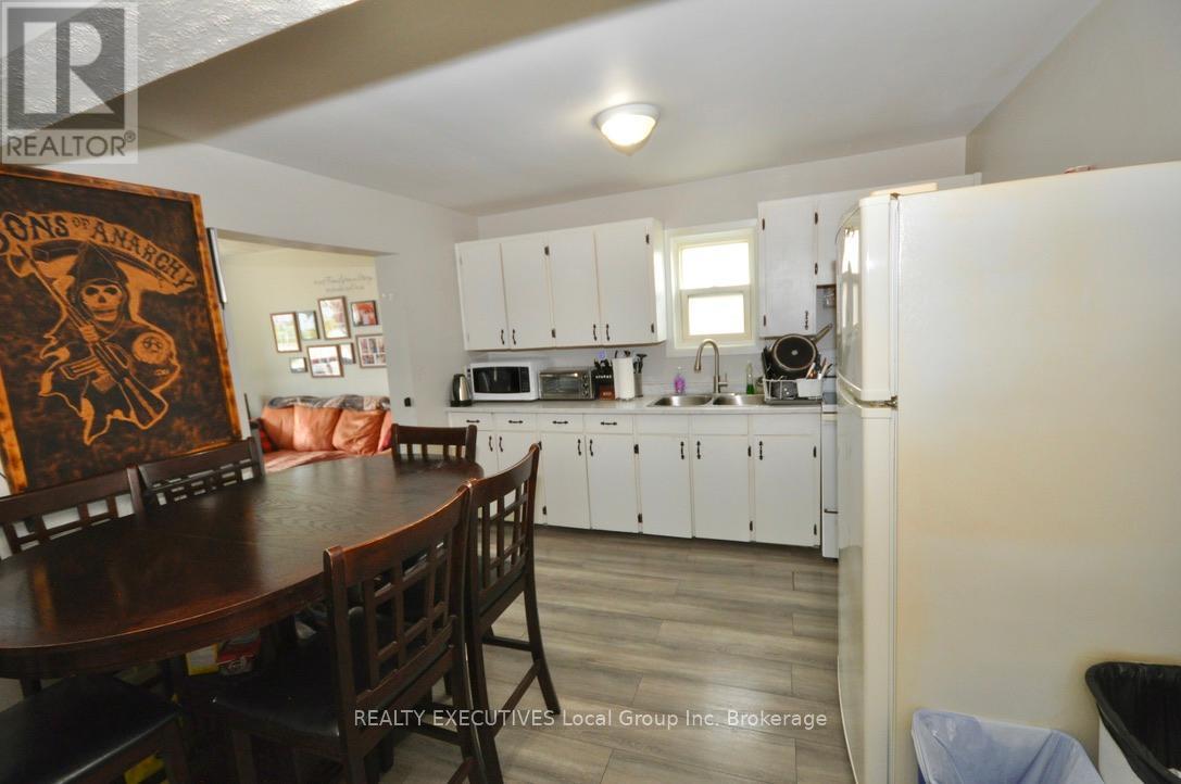Property at 589 DOUGLAS STREET image 3