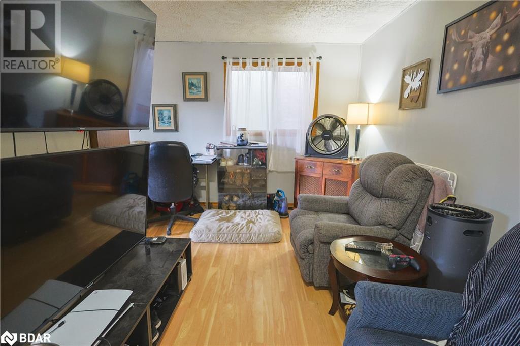 Property at 219-221 KING Street image 4