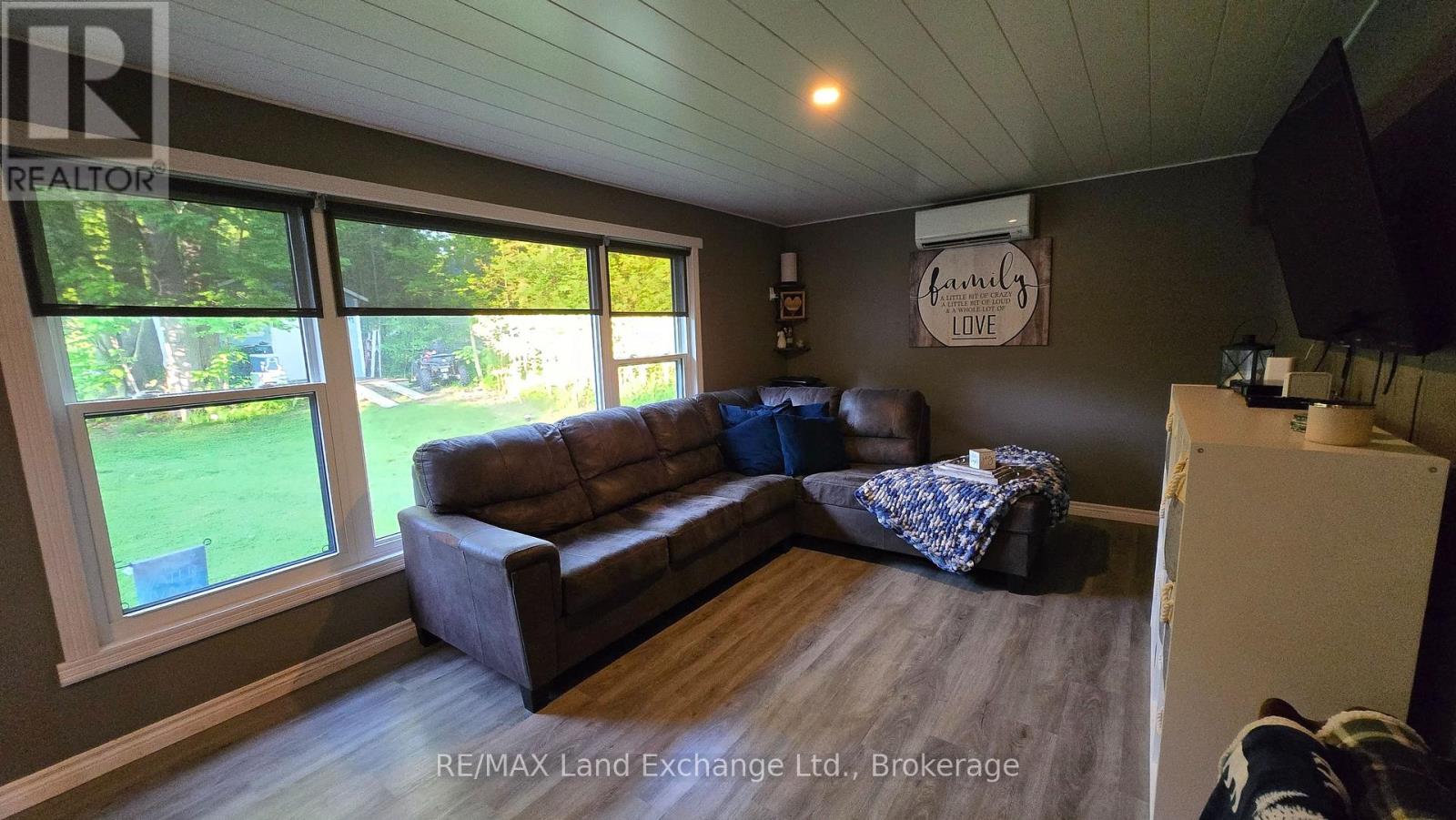 306 Ojibwa Trail, Huron-Kinloss, Ontario  N2Z 2X3 - Photo 9 - X12239113