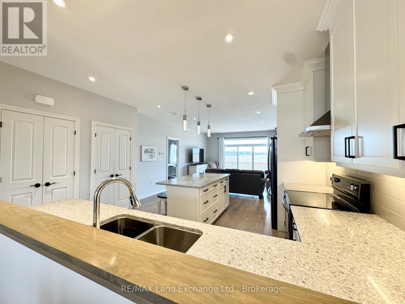 494 Ivings Drive, Saugeen Shores, Ontario  N0H 2C3 - Photo 6 - X12239126