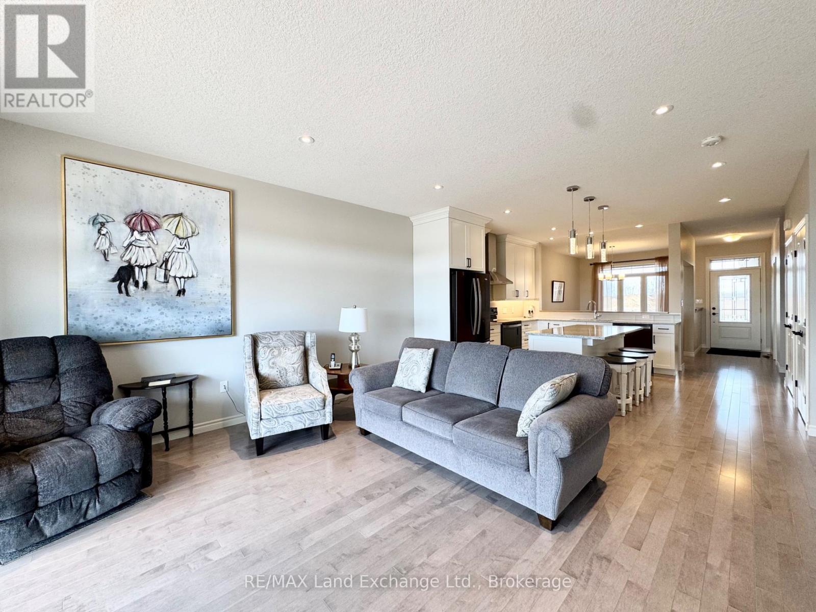 494 Ivings Drive, Saugeen Shores, Ontario  N0H 2C3 - Photo 8 - X12239126