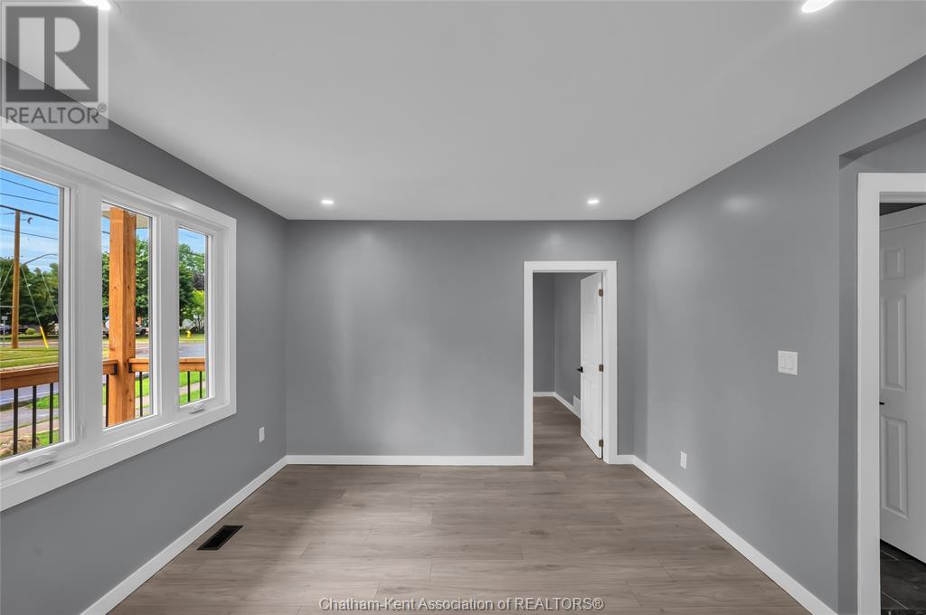 30 Mcnaughton Avenue East, Chatham, Ontario  N7L 2G1 - Photo 9 - 25015763