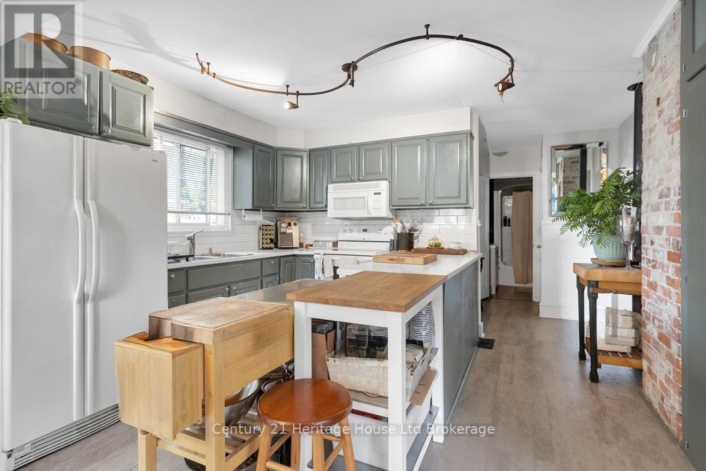 147 Sydenham Street, Woodstock, Ontario  N4S 7B7 - Photo 4 - X12133824