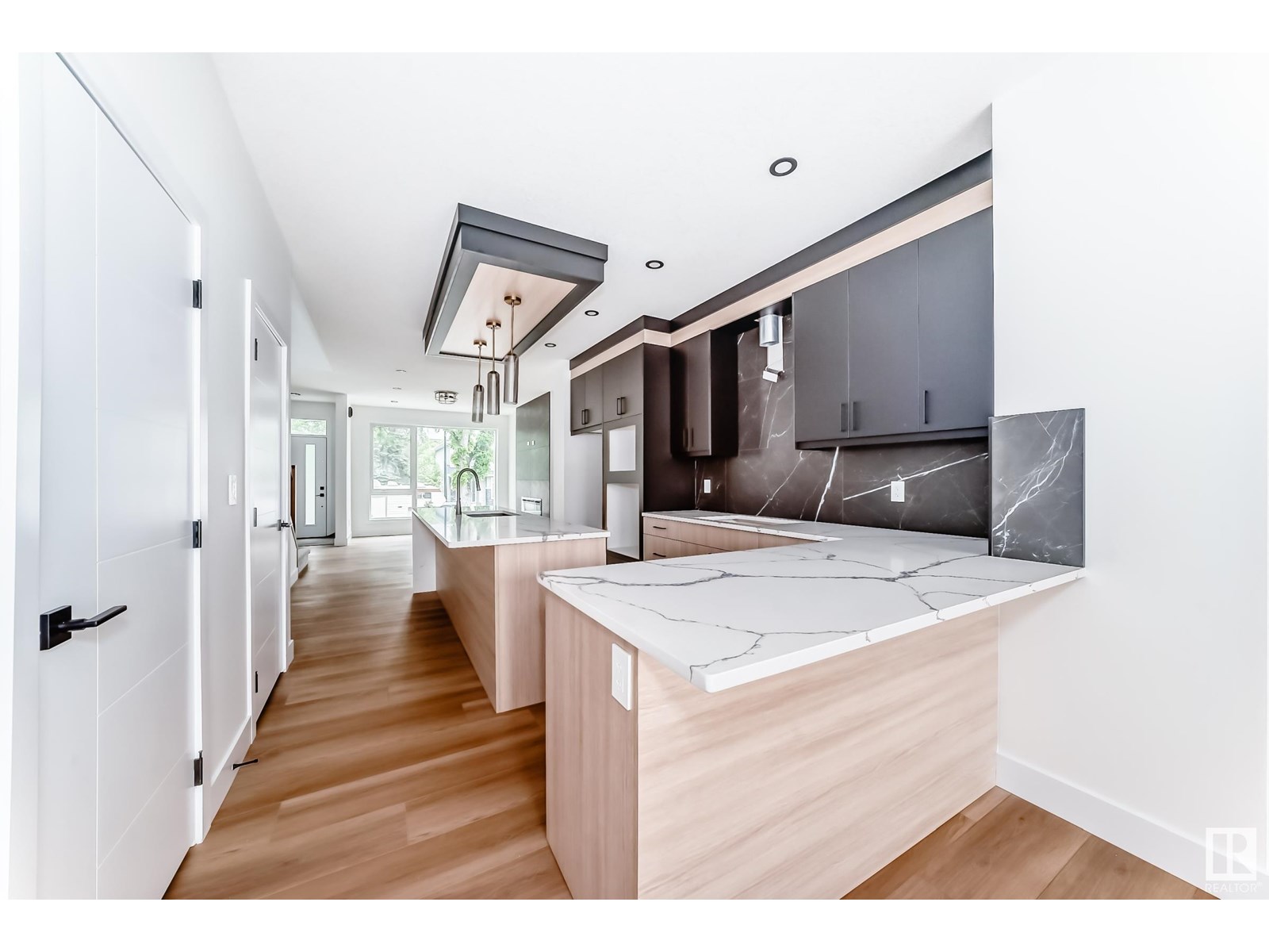 Property at 11442 125 ST NW image 3