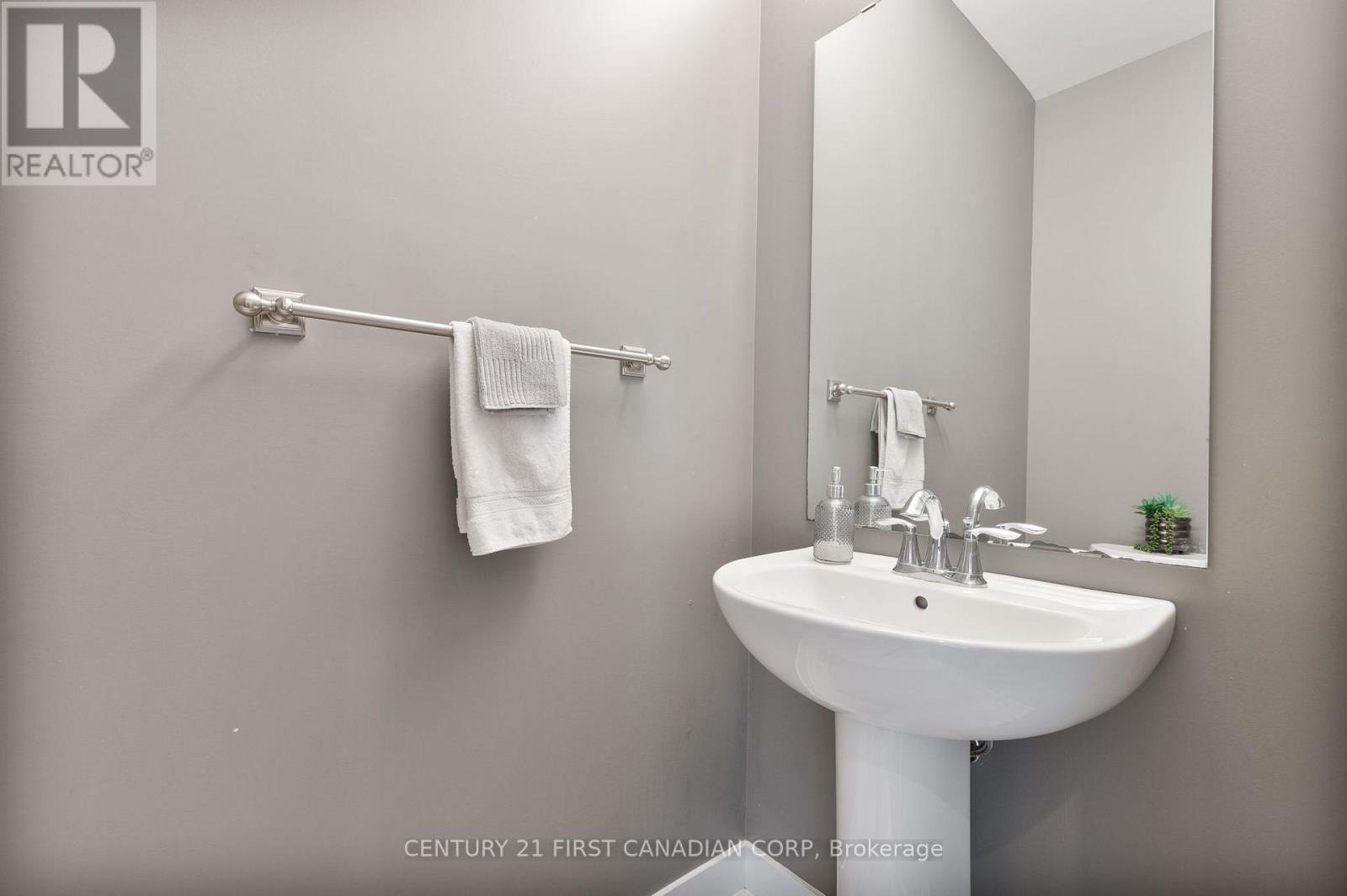 1366 Thornley Street, London South, Ontario  N6K 0B2 - Photo 20 - X12239190