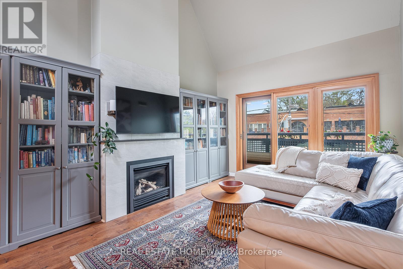 Property at 301 - 1941 QUEEN STREET E image 2