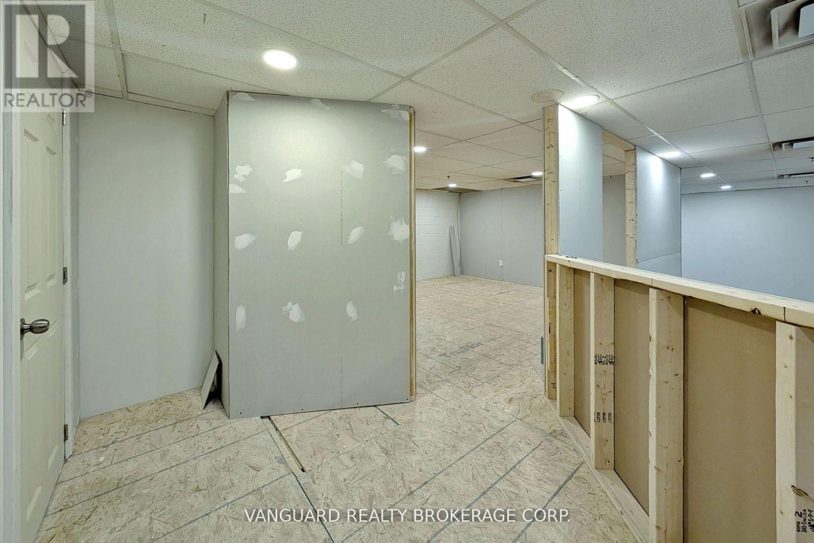 3 - 4 Alfred Kuehne Boulevard, Brampton, Ontario  L6T 4N3 - Photo 36 - W12239058