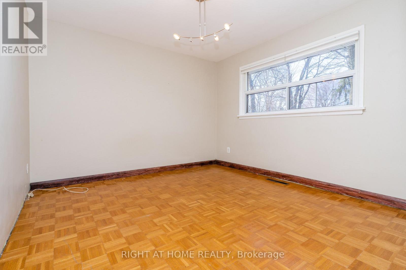 1045 Deta Road, Mississauga, Ontario  L5E 2R4 - Photo 10 - W12239063
