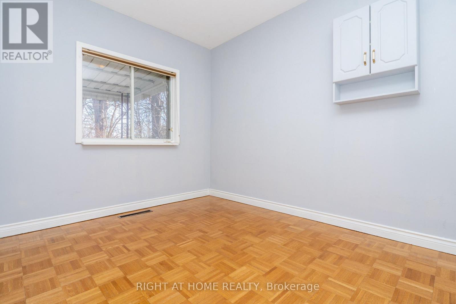 1045 Deta Road, Mississauga, Ontario  L5E 2R4 - Photo 12 - W12239063