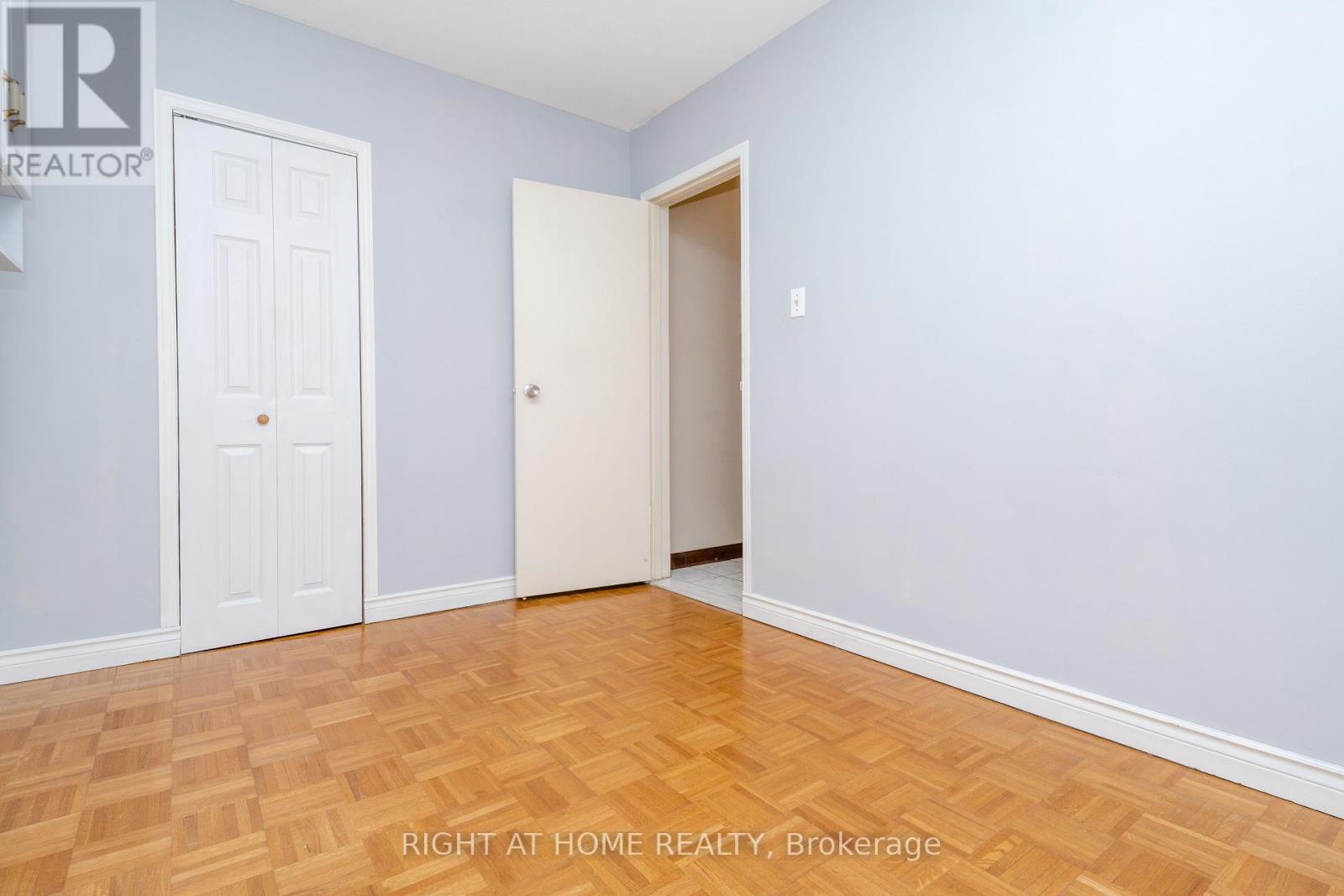 1045 Deta Road, Mississauga, Ontario  L5E 2R4 - Photo 13 - W12239063