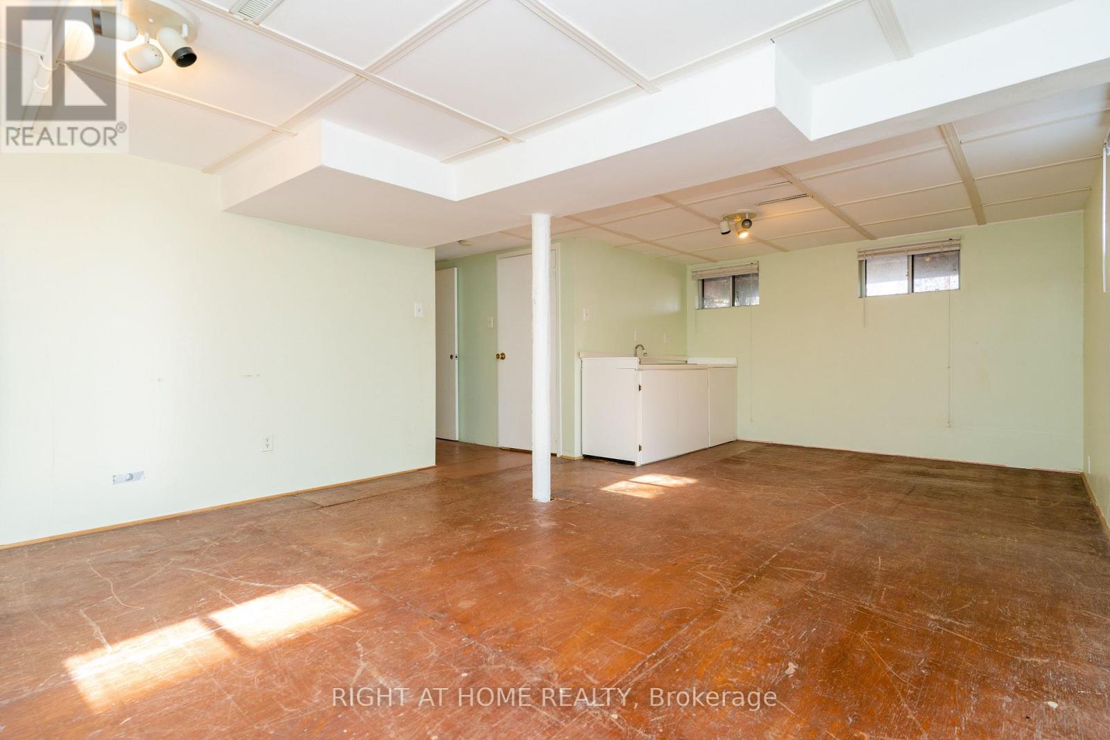 1045 Deta Road, Mississauga, Ontario  L5E 2R4 - Photo 16 - W12239063