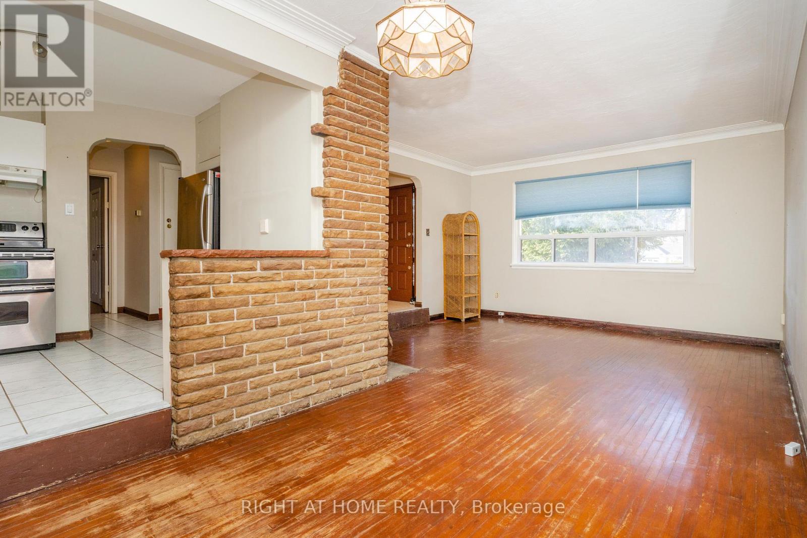 1045 Deta Road, Mississauga, Ontario  L5E 2R4 - Photo 6 - W12239063